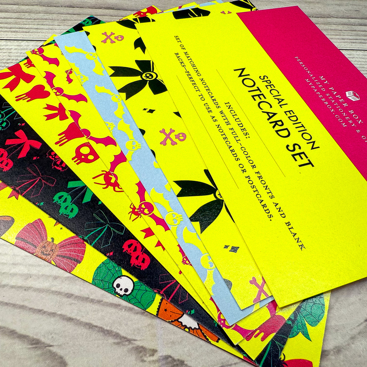 Skull, Bats and Bows Neon Matching Notecards